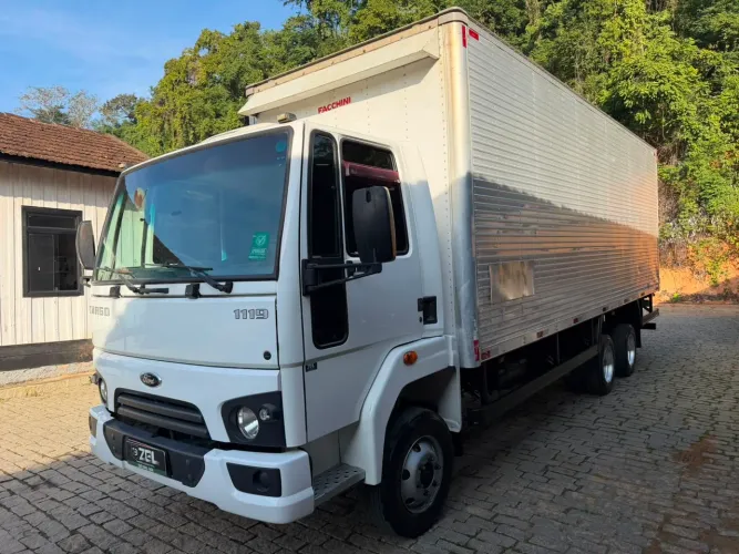 FORD CARGO 1119 TRUCK BAÚ 7,2M