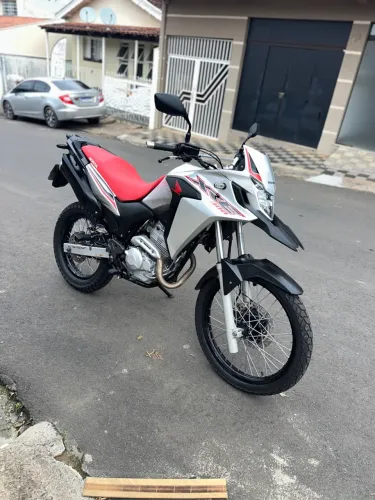 Xre 300 2021