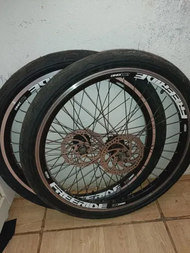 Par de rodas aro 26 completas