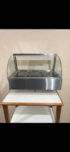 Vitrine expositora refrigerada semi nova 