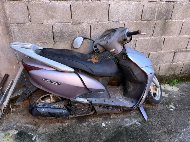Honda Lead sucata 