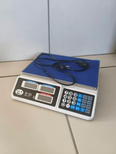 Balança digital 40 kg eletrônica<br>- Bateria recarregável e visor duplo