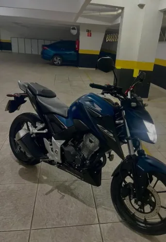 Vendo CB 300F 2025