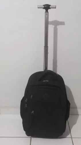 Mochila Sestini Preta de Rodinhas.