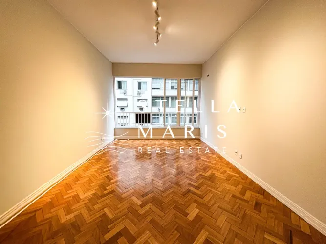 Copacabana, Lindo Apartamento totalmente reformado por Arquiteto à venda em ótima localiza