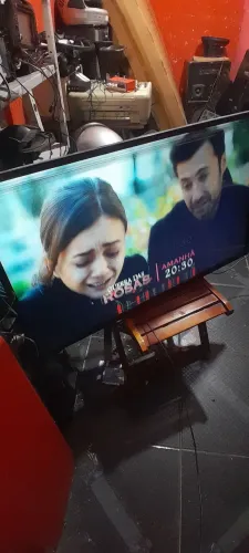 Tv 42 smart com linhas