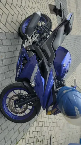 Vendo Yamaha R15