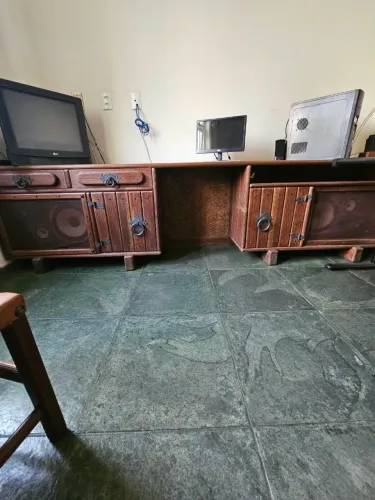 Estante com 2 portas e 2 gavetas_ Madeira Maciça