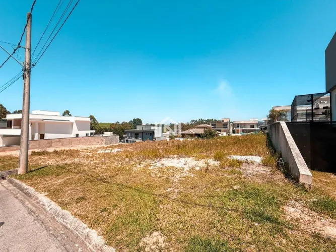 Terreno à venda no condomínio Reserva Santa Paula