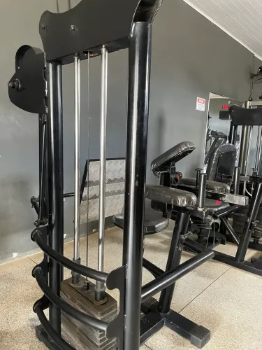 Máquina de glúteo 4 apoio
