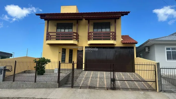 Casa para Locação em Picadas do Sul com 4 Dormitórios e 2 Suítes