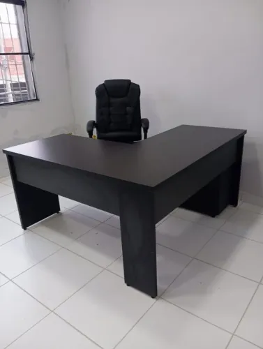 MESA EM L 1.60 X 1.35 TODA PRETA