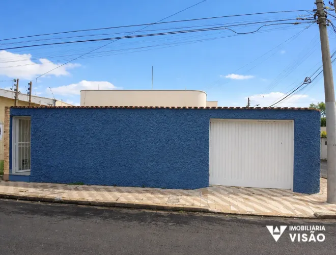 CASA PARA ALUGUEL COM 03 QUARTOS, 01 SUÍTE, 01 VAGA NO BAIRRO SANTA MARTA
