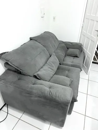 Sofá retrátil e reclinável