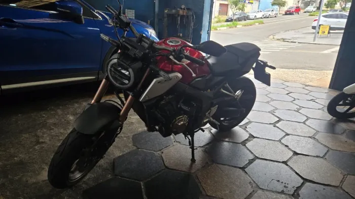 Vendo Cb 650 R - 2022 - abaixo da tabela