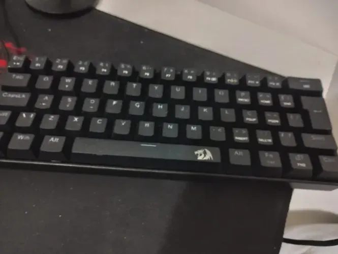 Mouse redragon sem fio / teclado mecânico Redragon / microfone de mesa