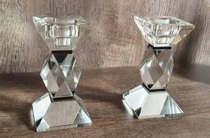 Par de Castiçais de Cristal Lapidado - 527g Cada - Decoração Sofisticada para Sala de Jan