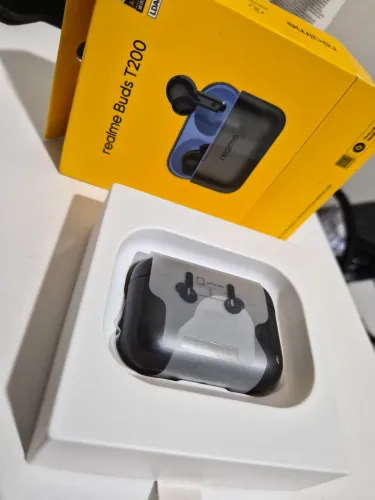 LEIA! Realme Buds T200 (Case + Lado Direito 100% | Lado Esquerdo mordido c/ sinais vitais)