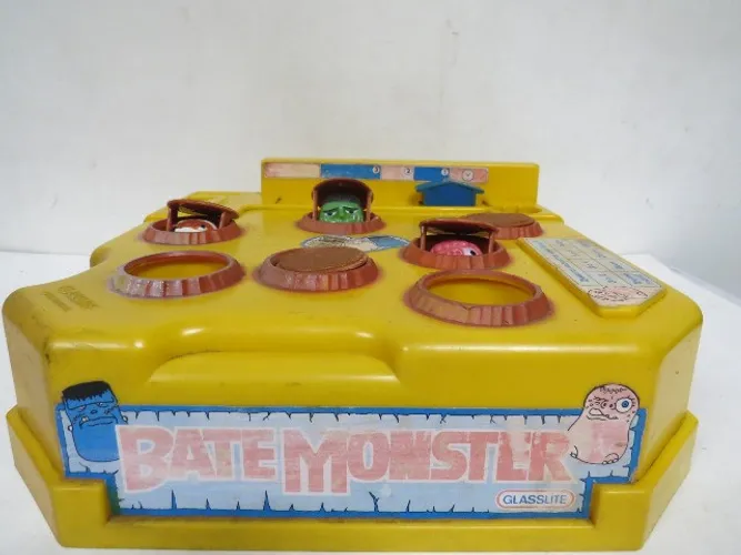 Brinquedo antigo glasslite batemoster