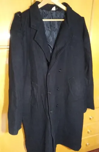 Sobretudo Masculino Preto GG com Fenda, ombreira e Botões transpassados - Novíssimo