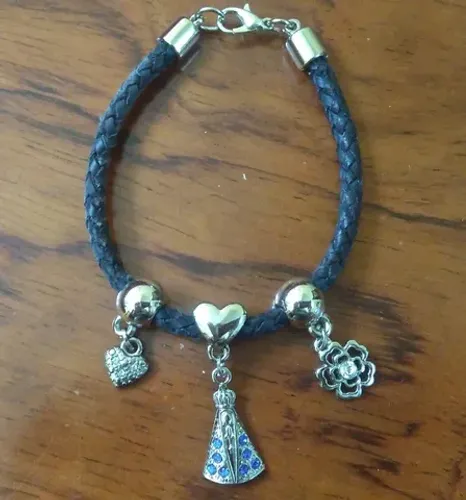 Pulseira de couro pingentes em aço