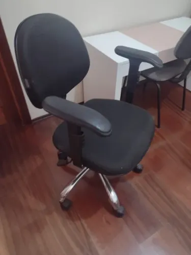 Cadeira giratória com rodas