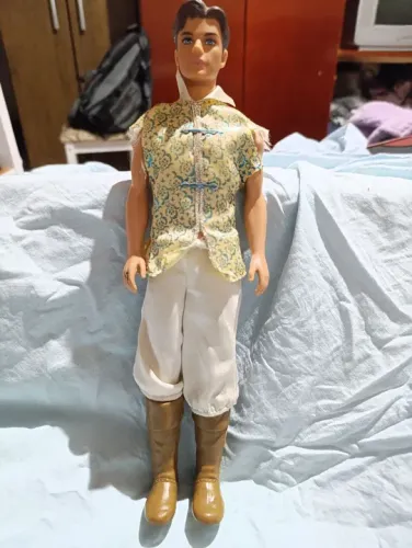 Boneco Ken princípe Louis - Barbie e as três mosqueteiras