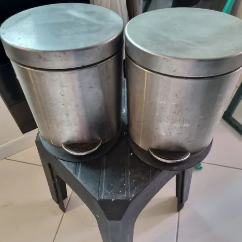 2 Lixeiras para banheiro