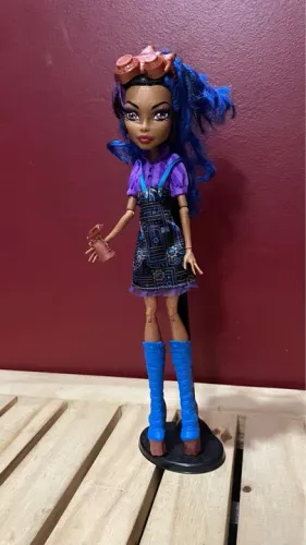 Boneca Monster High Robecca