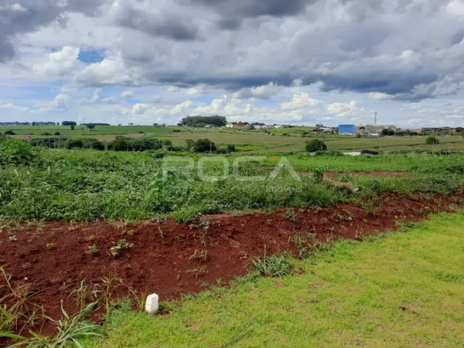Terreno à venda em condomínio com infraestrutura completa em Riviera Village Residencial, 