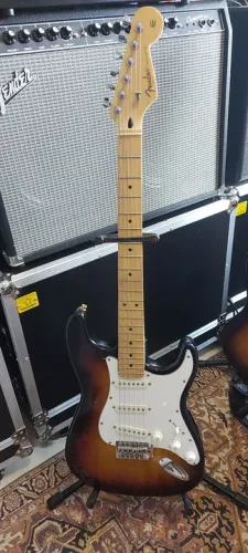 Guitarra Fender Modelo American Standard Stratocaster Sunburst 2020