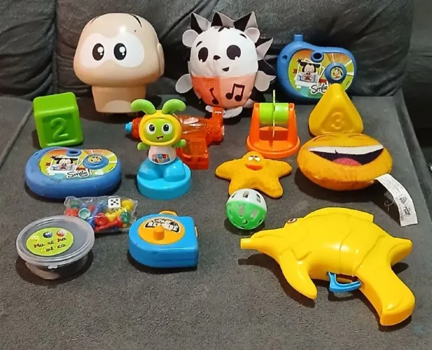 Lote de brinquedos 16 peças