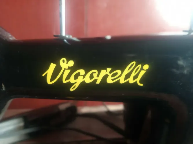 Maquina de costura Vigorelli raridade antiguidade excelente estado