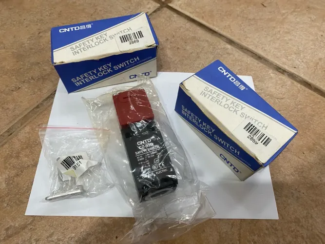 Chave de Segurança Interlock Switch CZ-93B CNTD
