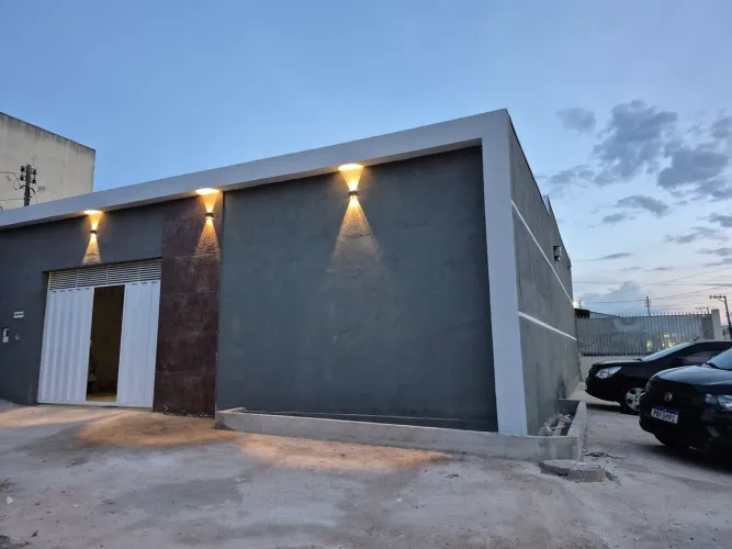 Casa moderna,Esquina, 3 qts, 2 suítes, ac. Financiamento, garagem grande.