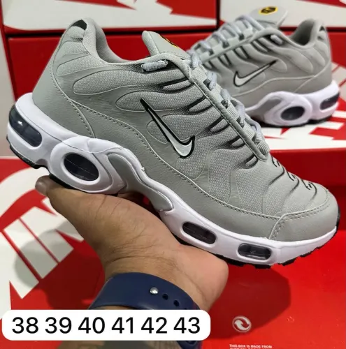 Nike Air Max Plus Cinza - Vários Tamanhos