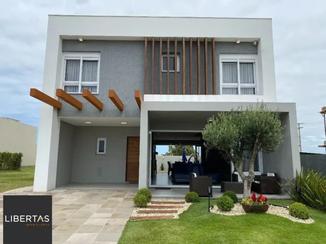 Casa de Condomínio em Atlântida Sul