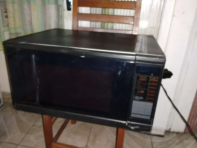 Micro-ondas Preto Vintage Sharp 38 Litros Carrossel 110V