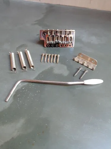 Ponte Trêmulo Stratocaster (Completa)
