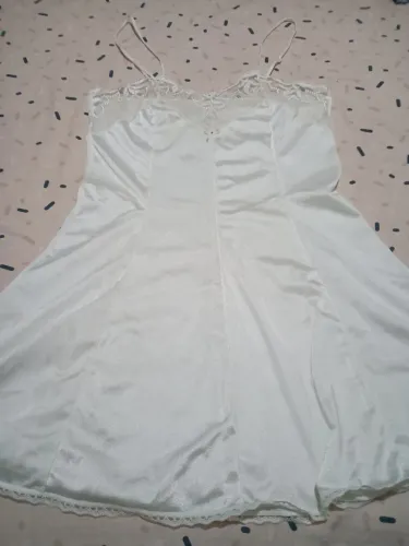 Camisola de Cetim Branca com Renda
