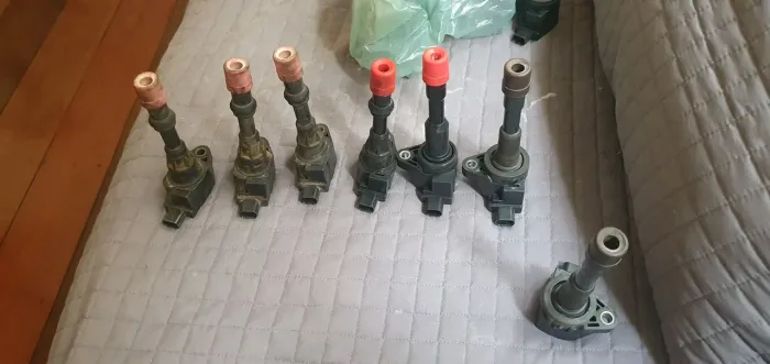 Bobinas de Ignição Originais Honda Fit 1.4 G1 ano 04 a 08, são 8 unidades uma delas reparo