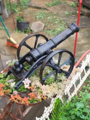 Réplica de Um Canhão, Decoração, Leia: