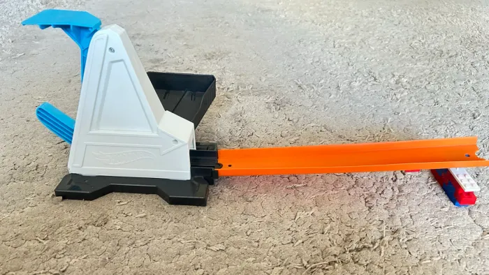 Pista Hot Wheels Track Builder Lançador Rápido (Branco/Azul). 