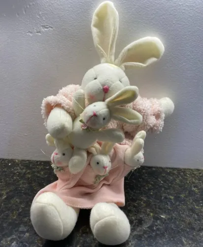 Coelhinho de pelúcia de Páscoa importado