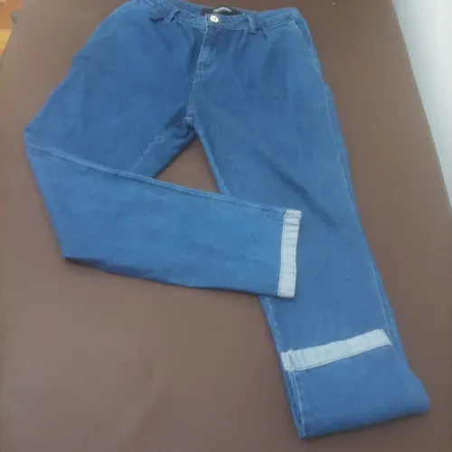 Calça Jeans Azul com Detalhes