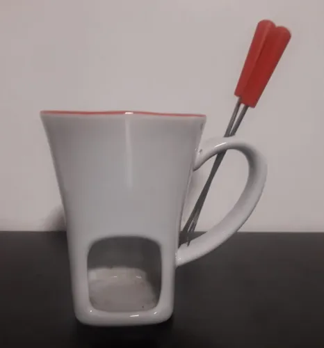 Caneca de Founde com espetos