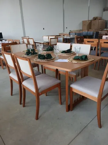 Mesa de Jantar com 6 lugares 1.70x90 toda na madeira