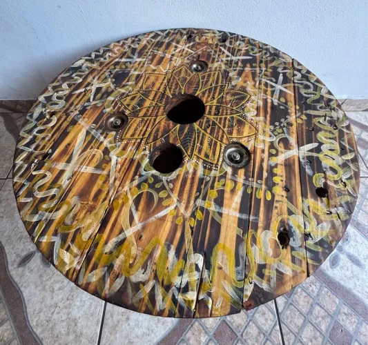 Mesa de centro em madeira (Bobina)