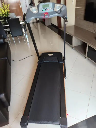 Esteira Evo 1500 muito nova