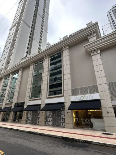 SALA TÉRREA EM EXCELENTE LOCALIZAÇÃO COM 61M2, 1BWC, 1VG PRIVATIVA, PRÓXIMO AV BRASIL 